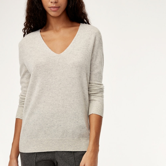 100% Cashmere VEUC The Group Babaton Luxe V-Neck